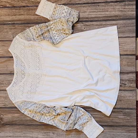 Adventura brand organic cotton Henley with lace yoke - Picture 2 of 4